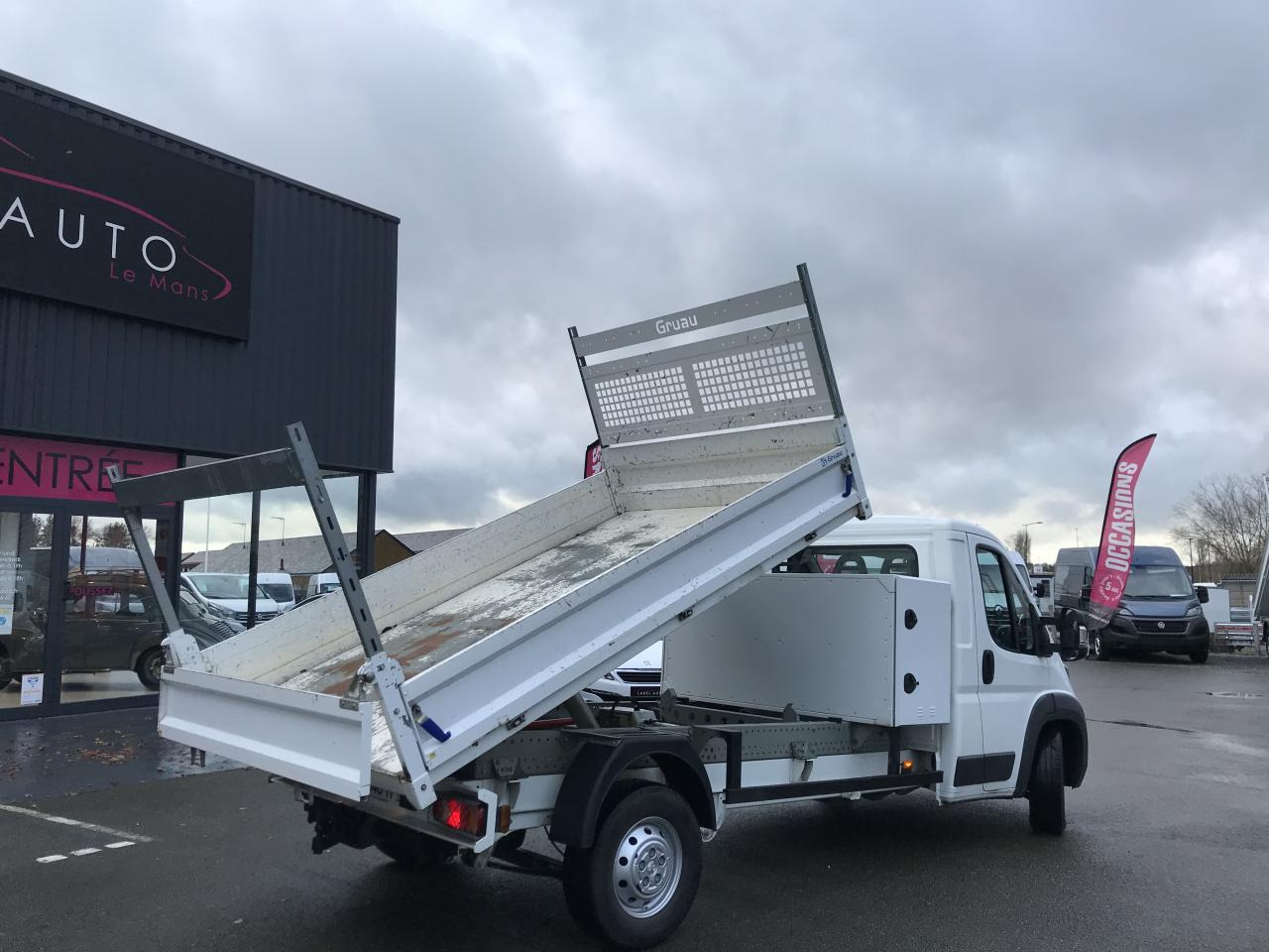 PEUGEOT BOXER 3T5 BENNE + COFFRE 2.2 HDI 165CH - Малотоннажный самосвал: фото 5 PEUGEOT BOXER 3T5 BENNE + COFFRE 2.2 HDI 165CH - Малотоннажный самосвал: фото 5