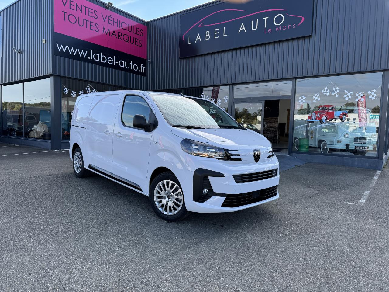 PEUGEOT Expert M 2.0 BlueHDi - 145 S&S - BV EAT8 III FOURGON Fourgon PHASE 2 - Цельнометаллический фургон: фото 1 PEUGEOT Expert M 2.0 BlueHDi - 145 S&S - BV EAT8 III FOURGON Fourgon PHASE 2 - Цельнометаллический фургон: фото 1