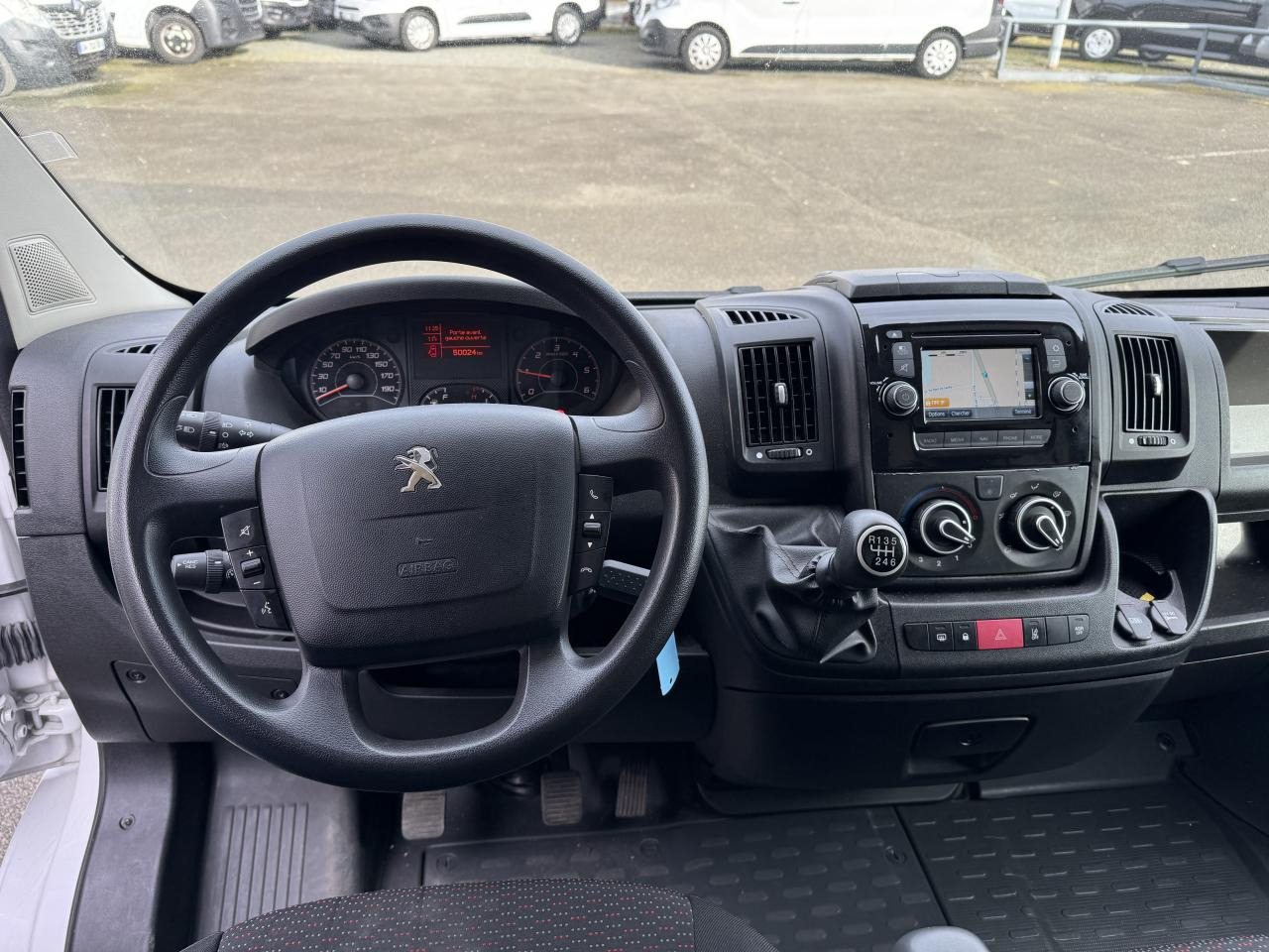 PEUGEOT boxer 330 L1H1 2.2 BLUEHDI S&S 140CH ASPHALT - Цельнометаллический фургон: фото 3 PEUGEOT boxer 330 L1H1 2.2 BLUEHDI S&S 140CH ASPHALT - Цельнометаллический фургон: фото 3