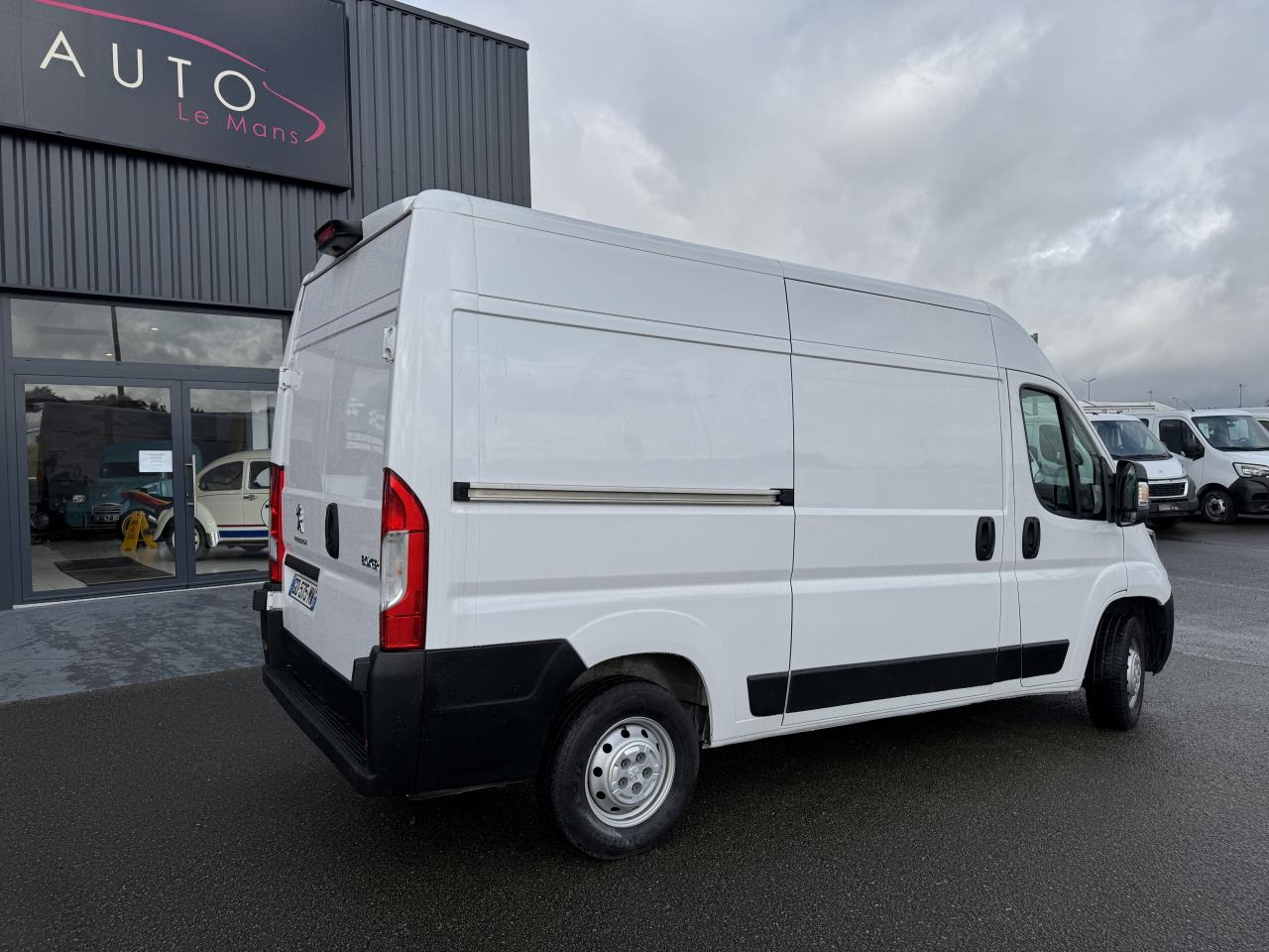PEUGEOT boxer 333 L2H2 2.2 BLUEHDI S&S 140CH ASPHALT - Цельнометаллический фургон: фото 5 PEUGEOT boxer 333 L2H2 2.2 BLUEHDI S&S 140CH ASPHALT - Цельнометаллический фургон: фото 5