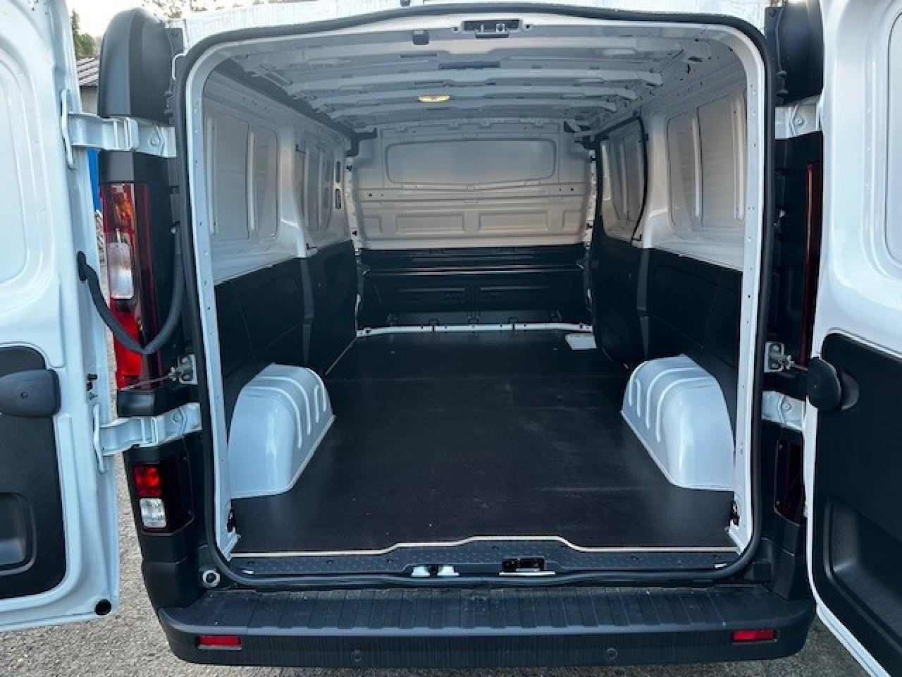 RENAULT Trafic L2H1 3000 Kg 2.0 Blue dCi - 130 2024 III FOURGON Fourgon Advance L2H1 PHASE 3 - Цельнометаллический фургон: фото 3 RENAULT Trafic L2H1 3000 Kg 2.0 Blue dCi - 130 2024 III FOURGON Fourgon Advance L2H1 PHASE 3 - Цельнометаллический фургон: фото 3