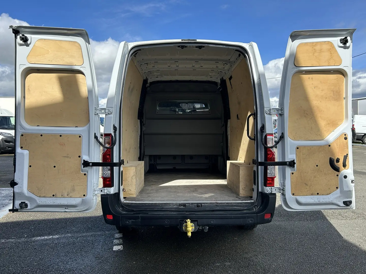Renault Master F3500 L3H2 2.3 BLUE DCI 135CH CABINE APPROFONDIE GRAND CONFORT - Грузопассажирский фургон: фото 4 Renault Master F3500 L3H2 2.3 BLUE DCI 135CH CABINE APPROFONDIE GRAND CONFORT - Грузопассажирский фургон: фото 4