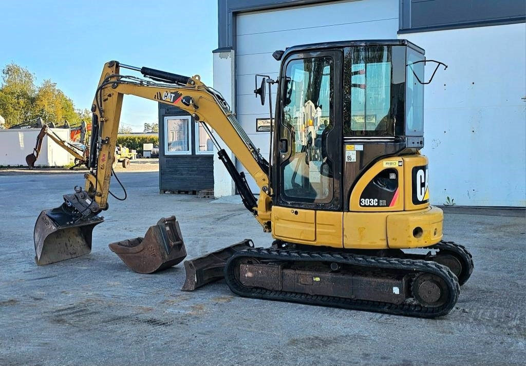CAT 303 CR - Мини-экскаватор: фото 2 CAT 303 CR - Мини-экскаватор: фото 2