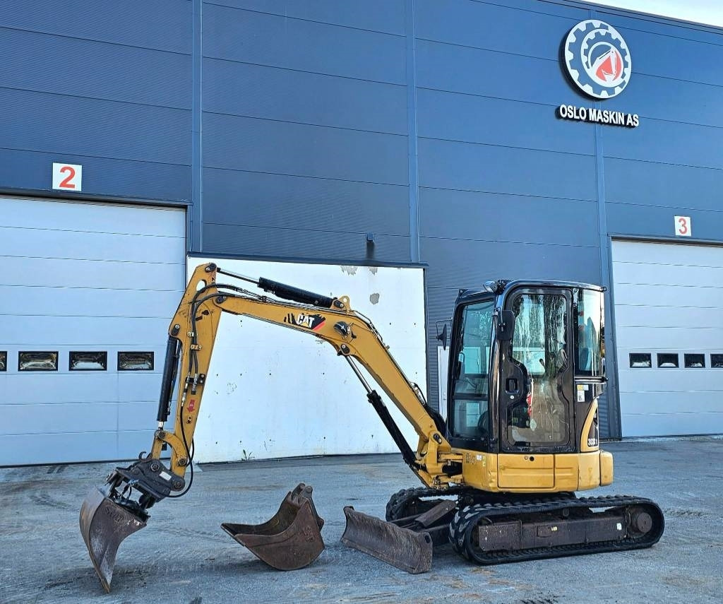 CAT 303 CR - Мини-экскаватор: фото 1 CAT 303 CR - Мини-экскаватор: фото 1