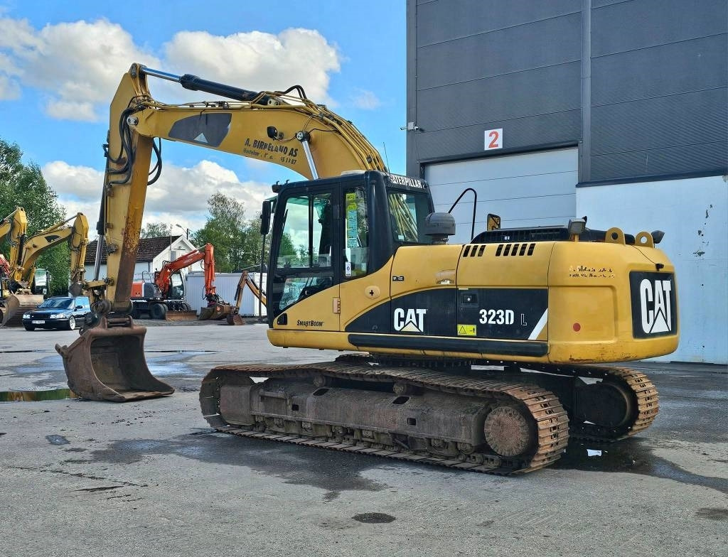 CAT 323 D L - Гусеничный экскаватор: фото 3 CAT 323 D L - Гусеничный экскаватор: фото 3