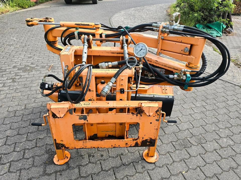 Dücker MGK 13 Randstreifenmäher Randstreifenmähgerät Böschungsmulcher Böschungsmäher Seitenmulcher Mähausleger für Ladog Multicar Hansa Unimog u300 300 400 500 327 323 530 405 - Боковая косилка-измельчитель: фото 1 Dücker MGK 13 Randstreifenmäher Randstreifenmähgerät Böschungsmulcher Böschungsmäher Seitenmulcher Mähausleger für Ladog Multicar Hansa Unimog u300 300 400 500 327 323 530 405 - Боковая косилка-измельчитель: фото 1