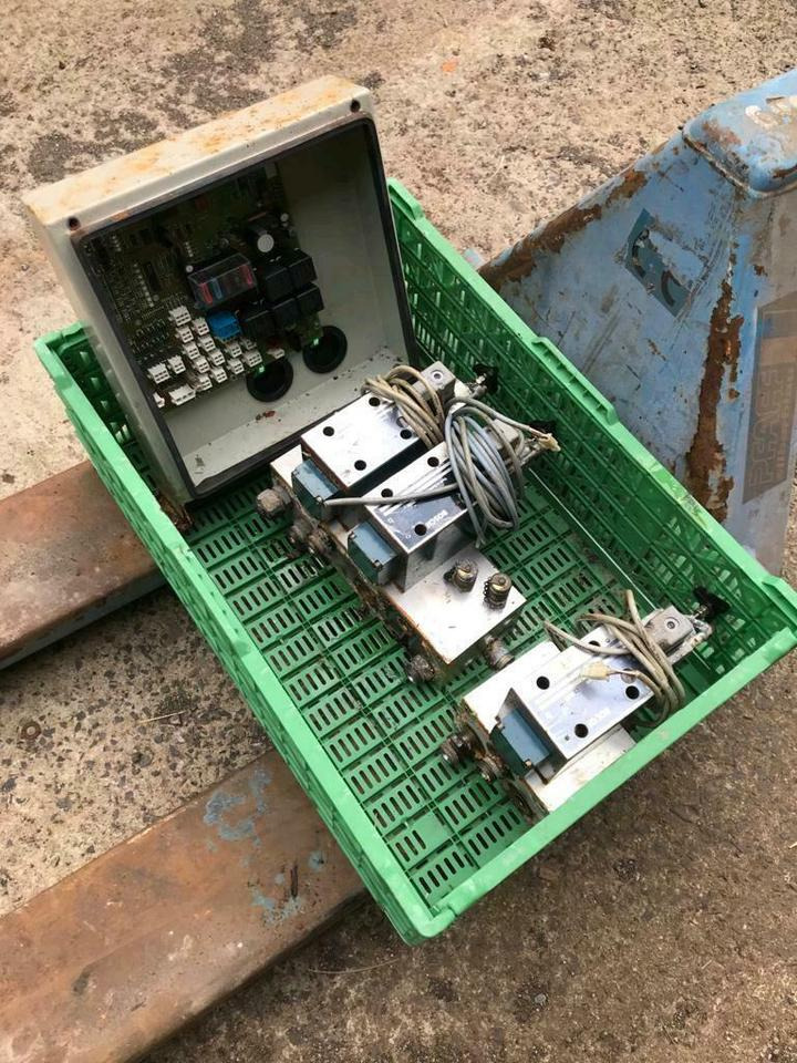 Hydraulik Steuerblock Küpper Weisser Salzstreuer Steuerung Platin - Гидравлический клапан для Коммунальной и специальной техники: фото 1 Hydraulik Steuerblock Küpper Weisser Salzstreuer Steuerung Platin - Гидравлический клапан для Коммунальной и специальной техники: фото 1