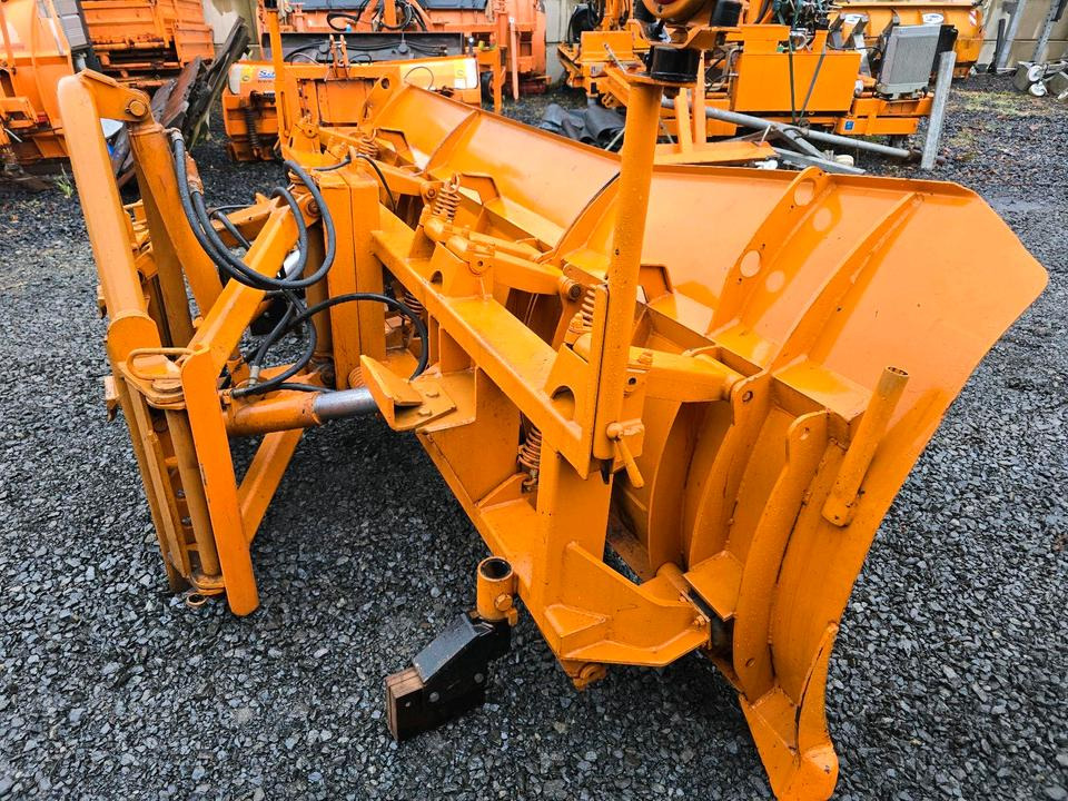 Schmidt MF 2.4 3m. Schneeschieber Schneeschild Winterdienst Räumschild Schneepflug passend für Traktor Unimog 405 UGE UGN Fronthydraulik - Отвал для снега: фото 4 Schmidt MF 2.4 3m. Schneeschieber Schneeschild Winterdienst Räumschild Schneepflug passend für Traktor Unimog 405 UGE UGN Fronthydraulik - Отвал для снега: фото 4