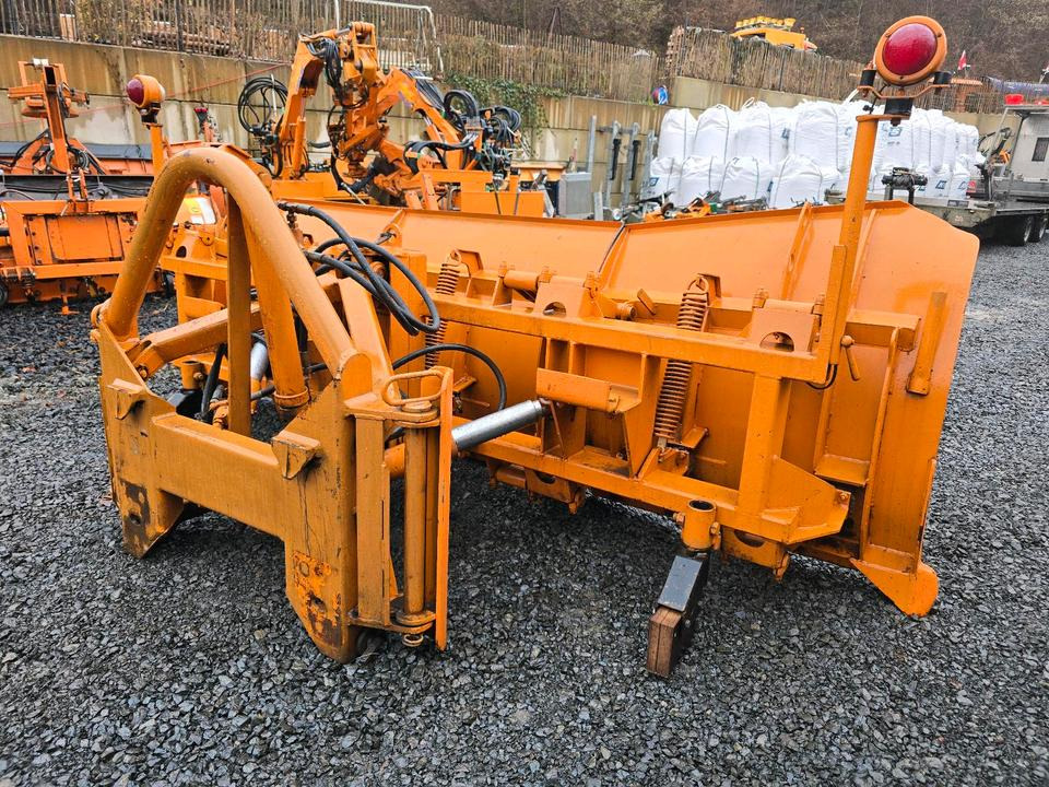 Schmidt MF 2.4 3m. Schneeschieber Schneeschild Winterdienst Räumschild Schneepflug passend für Traktor Unimog 405 UGE UGN Fronthydraulik - Отвал для снега: фото 2 Schmidt MF 2.4 3m. Schneeschieber Schneeschild Winterdienst Räumschild Schneepflug passend für Traktor Unimog 405 UGE UGN Fronthydraulik - Отвал для снега: фото 2