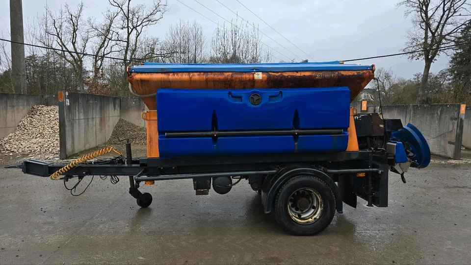 Schmidt Stratos B35-30 AWCLN-490 3,5m3 Salzstreuanhänger Bandstreuer Streuanhänger IMSSF Salzstreuer Winterdienst Streuautomat Streusilo Solestreuer - Разбрасыватель песка/ Соли: фото 3 Schmidt Stratos B35-30 AWCLN-490 3,5m3 Salzstreuanhänger Bandstreuer Streuanhänger IMSSF Salzstreuer Winterdienst Streuautomat Streusilo Solestreuer - Разбрасыватель песка/ Соли: фото 3