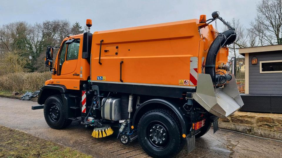Unimog 9400km U400 405 Kehrmaschine SK 370 Schmidt Mercedes Benz Variopilot Kehraufbau Hydrostat 2011 Bluetec 5 - Подметально-уборочная машина: фото 3 Unimog 9400km U400 405 Kehrmaschine SK 370 Schmidt Mercedes Benz Variopilot Kehraufbau Hydrostat 2011 Bluetec 5 - Подметально-уборочная машина: фото 3