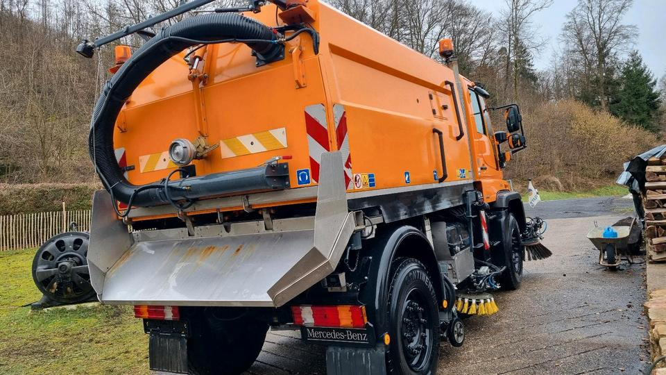 Unimog 9400km U400 405 Kehrmaschine SK 370 Schmidt Mercedes Benz Variopilot Kehraufbau Hydrostat 2011 Bluetec 5 - Подметально-уборочная машина: фото 4 Unimog 9400km U400 405 Kehrmaschine SK 370 Schmidt Mercedes Benz Variopilot Kehraufbau Hydrostat 2011 Bluetec 5 - Подметально-уборочная машина: фото 4