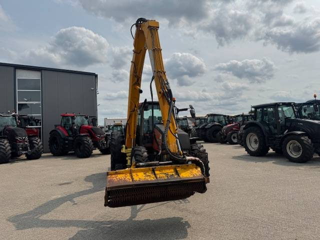 Valtra 8150 hitech met Bos maaiarm met klepelmaaier - Трактор: фото 5 Valtra 8150 hitech met Bos maaiarm met klepelmaaier - Трактор: фото 5