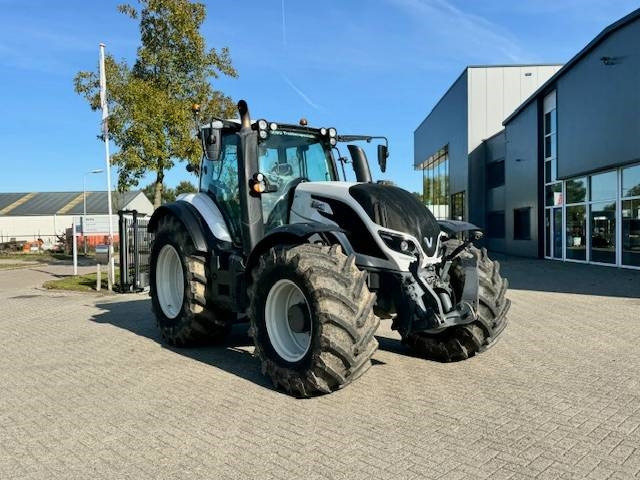 Valtra T214 Versu - Трактор: фото 2 Valtra T214 Versu - Трактор: фото 2