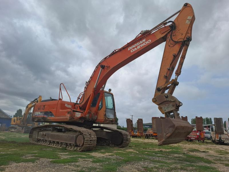 Doosan 225 LC-V - Гусеничный экскаватор: фото 2 Doosan 225 LC-V - Гусеничный экскаватор: фото 2