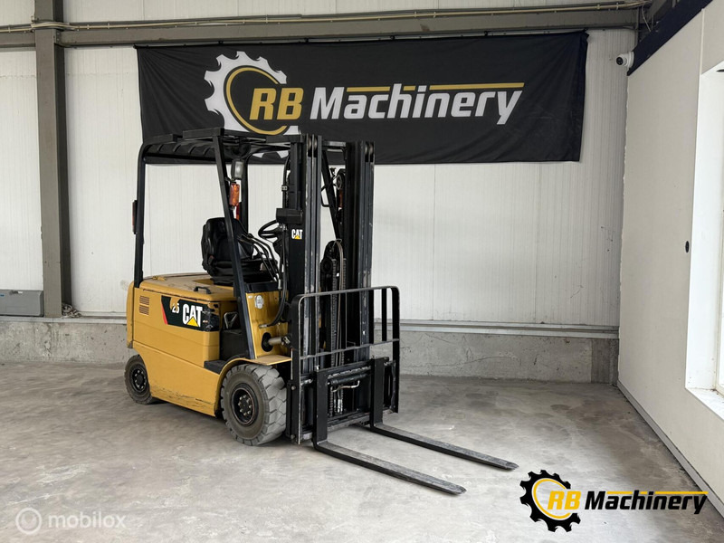 Caterpillar EP25K PAC - Вилочный погрузчик: фото 2 Caterpillar EP25K PAC - Вилочный погрузчик: фото 2