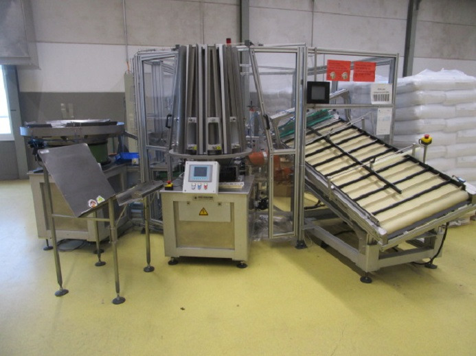 DECKEL ETIKETTIER ANLAGE SCHLEUTER GU 2 DU (RUNDLÄUFER) MIT LÖFFELEINLEGESTATION RNA SRC-N-630-1R - Упаковочное оборудование: фото 1 DECKEL ETIKETTIER ANLAGE SCHLEUTER GU 2 DU (RUNDLÄUFER) MIT LÖFFELEINLEGESTATION RNA SRC-N-630-1R - Упаковочное оборудование: фото 1