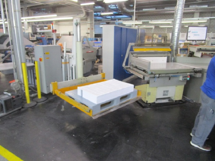 POLAR 137 ED-AT - Бумагорезательная машина: фото 3 POLAR 137 ED-AT - Бумагорезательная машина: фото 3