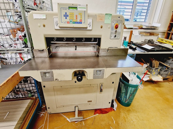 POLAR 72 CE - Бумагорезательная машина: фото 1 POLAR 72 CE - Бумагорезательная машина: фото 1