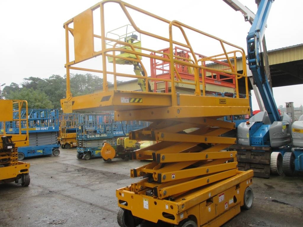 Ножничный подъемник Haulotte Compact 12: фото 6 Ножничный подъемник Haulotte Compact 12: фото 6