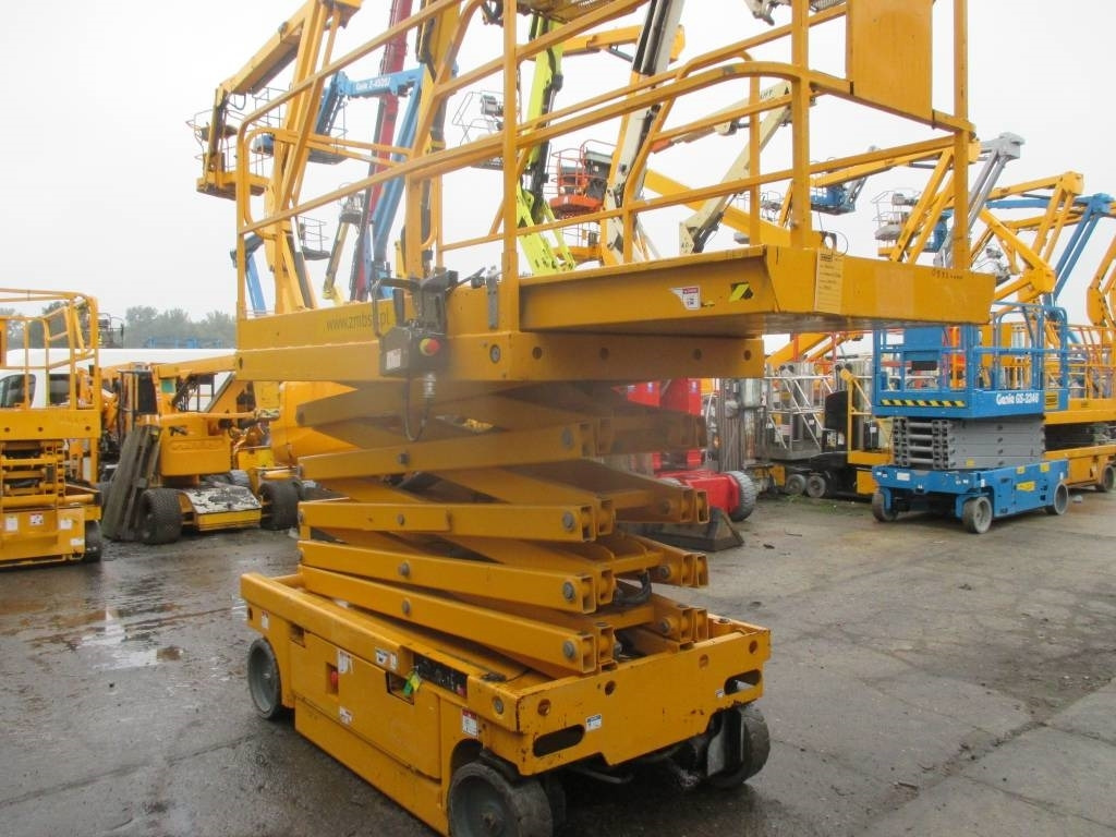 Haulotte Compact 12 - Ножничный подъемник: фото 4 Haulotte Compact 12 - Ножничный подъемник: фото 4