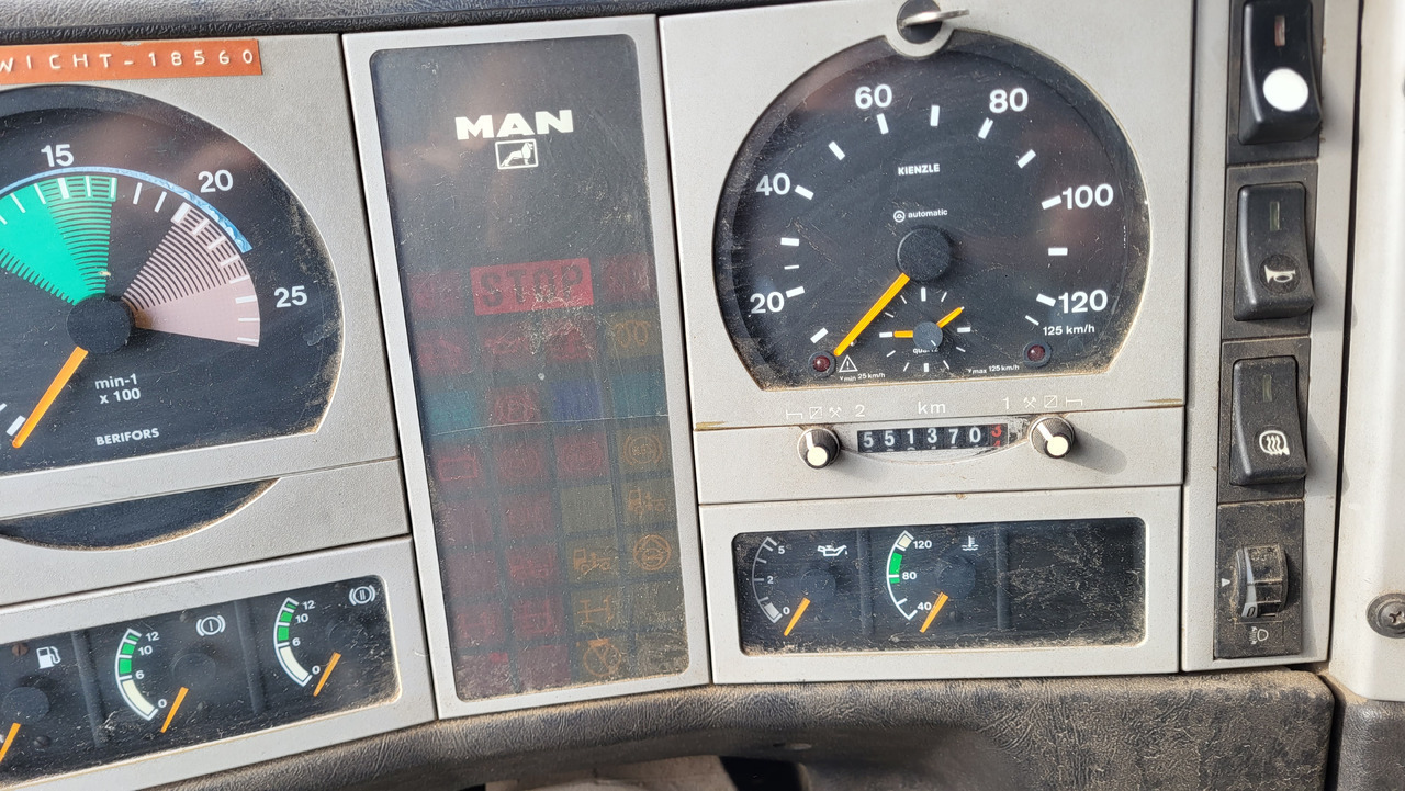 Самосвал для транспортировки сыпучих материалов MAN 33.414 6X6 HIAB 102 33.414: фото 35