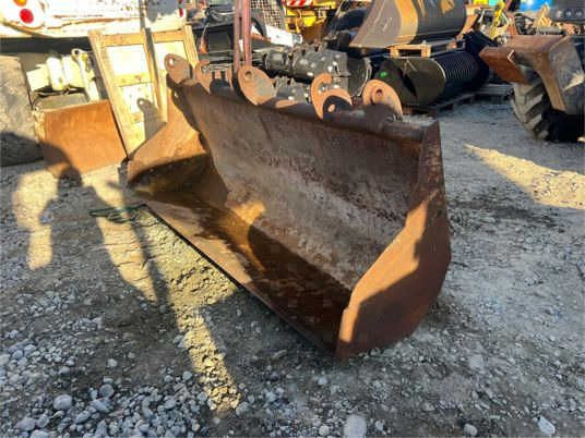 Godet chargeur pour Tracto - Ковш: фото 2 Godet chargeur pour Tracto - Ковш: фото 2