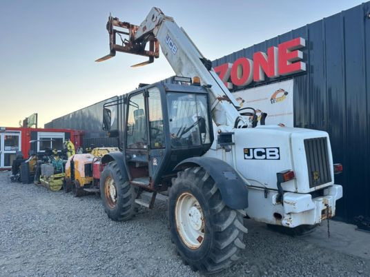 JCB 528-70 à 18 500 € HT - Телескопический погрузчик: фото 2 JCB 528-70 à 18 500 € HT - Телескопический погрузчик: фото 2