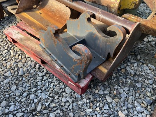 Platine à boulonner mecalac Connect - Сцепное устройство: фото 2 Platine à boulonner mecalac Connect - Сцепное устройство: фото 2