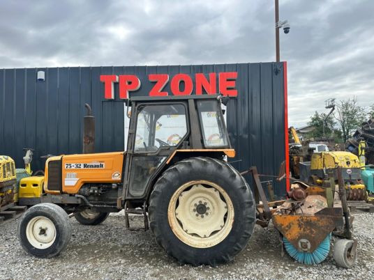 Renault TRACTEUR 75-32 à 9900 € HT - Трактор: фото 2 Renault TRACTEUR 75-32 à 9900 € HT - Трактор: фото 2