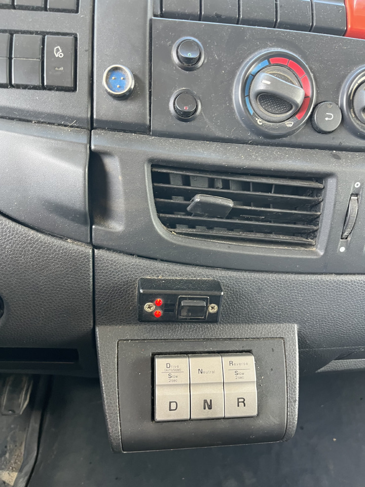 Грузовик с закрытым кузовом Iveco Eurocargo 100E22 caisse double cabine 7 places: фото 23