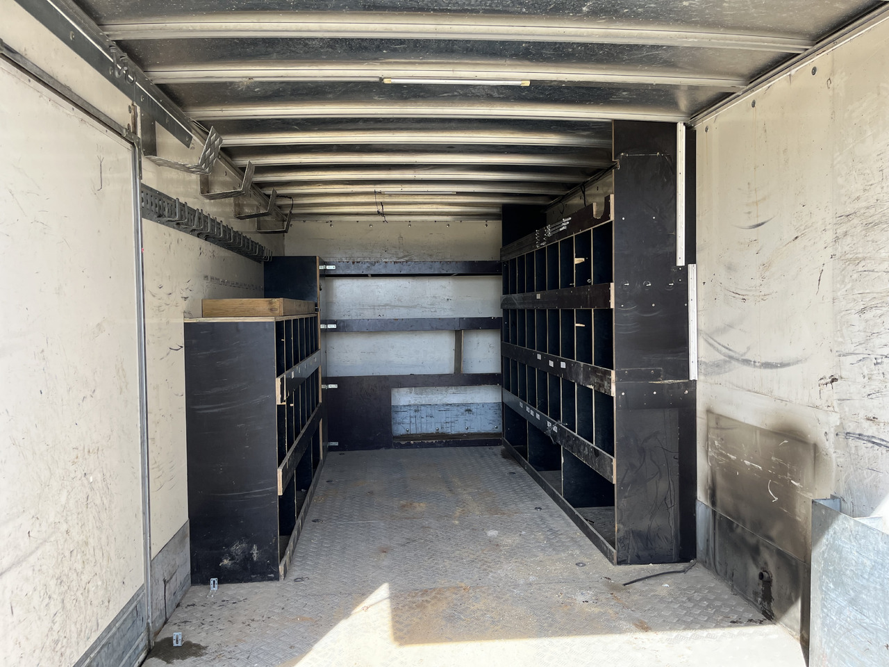 Грузовик с закрытым кузовом Iveco Eurocargo 100E22 caisse double cabine 7 places: фото 18