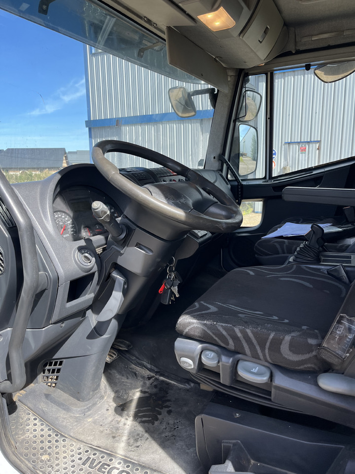 Грузовик с закрытым кузовом Iveco Eurocargo 100E22 caisse double cabine 7 places: фото 21