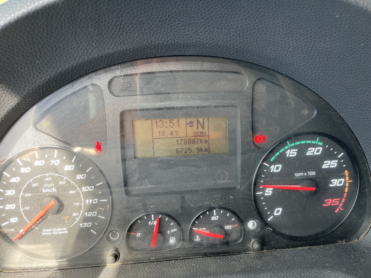 Грузовик с закрытым кузовом Iveco Eurocargo 100E22 caisse double cabine 7 places: фото 24