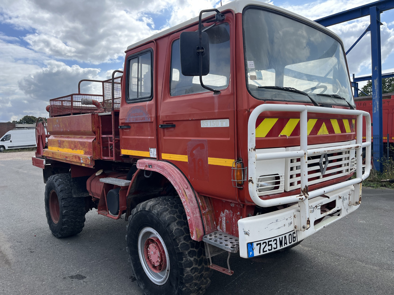 RENAULT 85-150 4x4 ccf citerne - Пожарная машина: фото 2 RENAULT 85-150 4x4 ccf citerne - Пожарная машина: фото 2