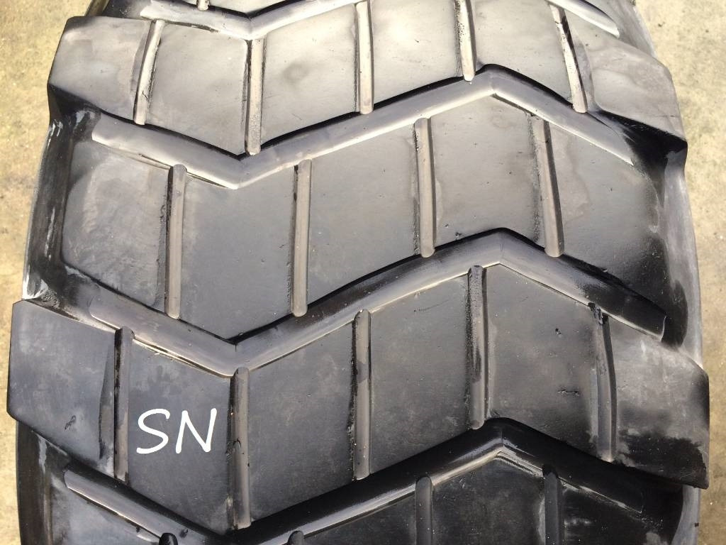 Michelin 525/65R20.5 XS - USED REGROOVED - Шина для Сельскохозяйственной техники: фото 4 Michelin 525/65R20.5 XS - USED REGROOVED - Шина для Сельскохозяйственной техники: фото 4