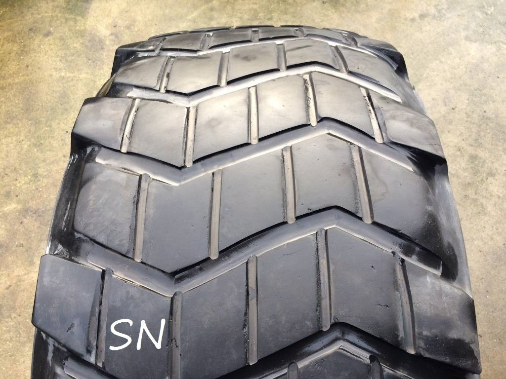 Michelin 525/65R20.5 XS - USED REGROOVED - Шина для Сельскохозяйственной техники: фото 3 Michelin 525/65R20.5 XS - USED REGROOVED - Шина для Сельскохозяйственной техники: фото 3