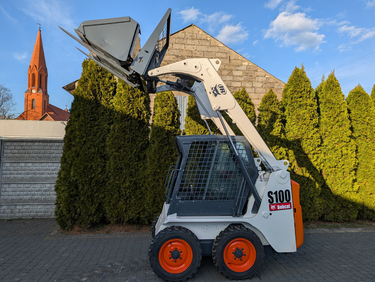 BOBCAT S100 - Мини-погрузчик с бортовым поворотом: фото 3 BOBCAT S100 - Мини-погрузчик с бортовым поворотом: фото 3