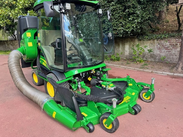 JOHN DEERE 1585 - Газонокосилка: фото 1 JOHN DEERE 1585 - Газонокосилка: фото 1