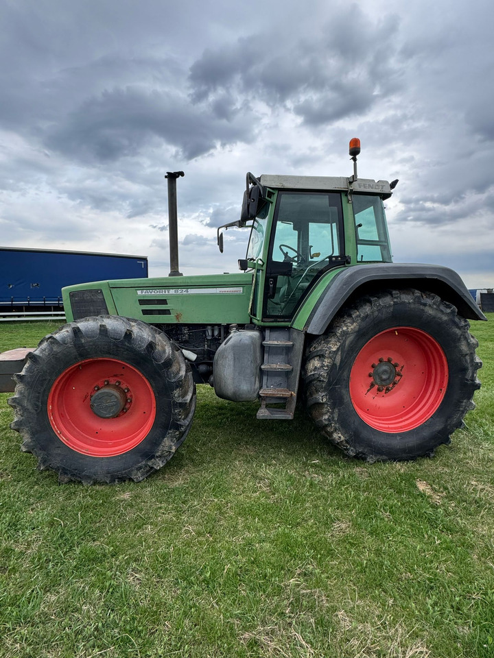 Fendt 824 Tractor - Трактор: фото 1 Fendt 824 Tractor - Трактор: фото 1