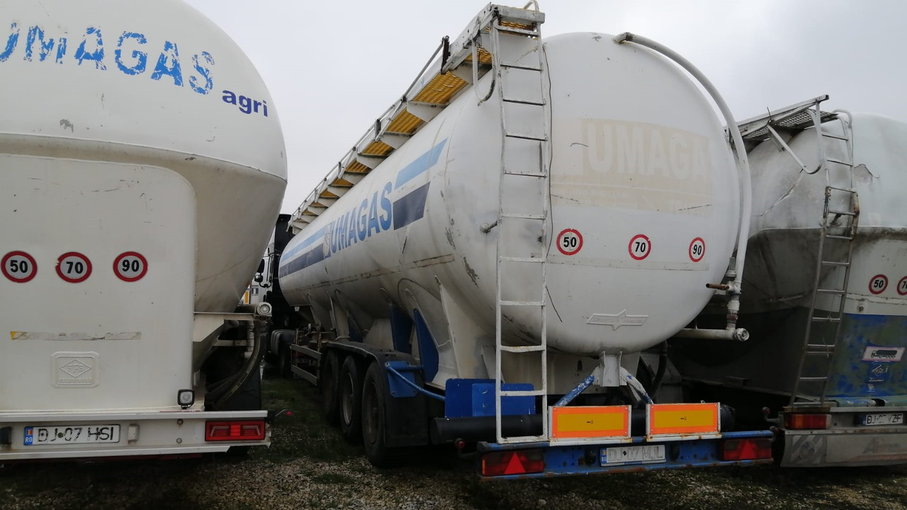 SPITZER Tank/Silo 57,000 l 4 Compartments for Powders/Feed/Water//Liquid Fertilizer/etc. - Полуприцеп цистерна для сыпучих грузов: фото 2 SPITZER Tank/Silo 57,000 l 4 Compartments for Powders/Feed/Water//Liquid Fertilizer/etc. - Полуприцеп цистерна для сыпучих грузов: фото 2