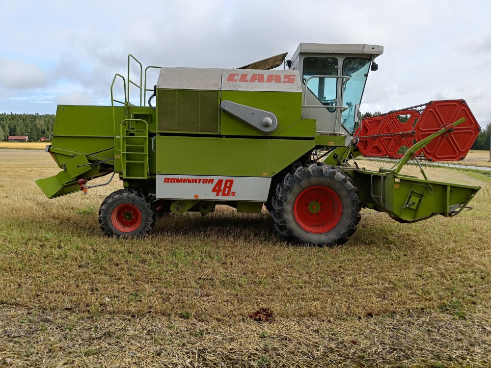 CLAAS Dominator 48S leikkuupuimuri, hydraulisella torvella - Зерноуборочный комбайн: фото 1 CLAAS Dominator 48S leikkuupuimuri, hydraulisella torvella - Зерноуборочный комбайн: фото 1