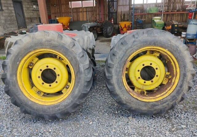 John Deere 13.6x28 eturenkaat vanteilla - Шина для Тракторов: фото 2 John Deere 13.6x28 eturenkaat vanteilla - Шина для Тракторов: фото 2