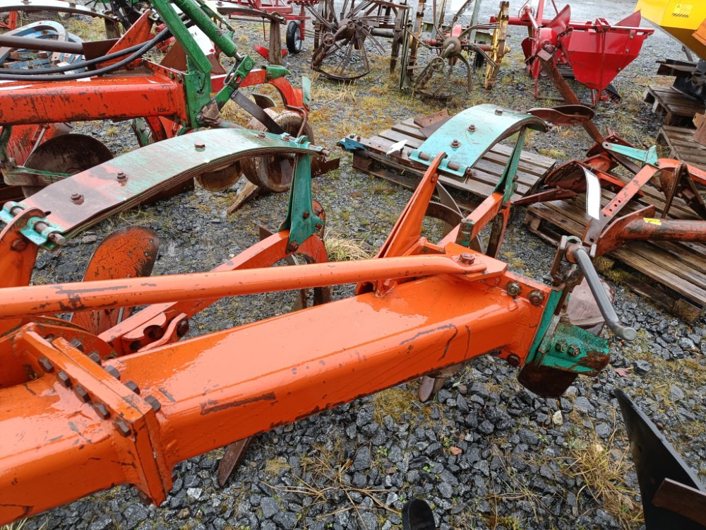 Kverneland A8 sarkia-auran lisäsiipi 16 tuumaa täydellinen - Плуг: фото 1 Kverneland A8 sarkia-auran lisäsiipi 16 tuumaa täydellinen - Плуг: фото 1