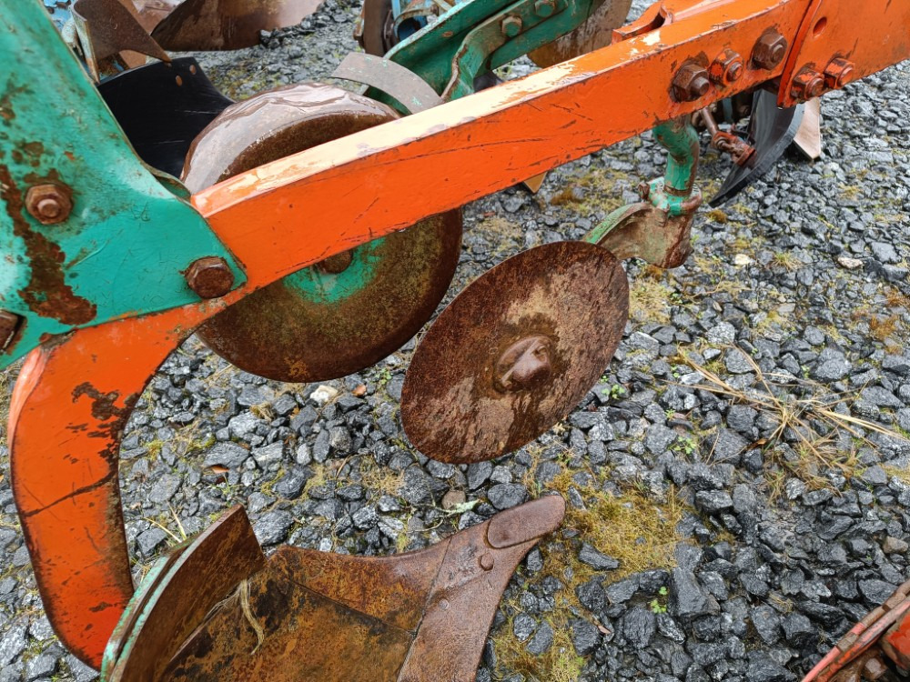 Kverneland A8 sarkia-auran lisäsiipi 16 tuumaa täydellinen - Плуг: фото 5 Kverneland A8 sarkia-auran lisäsiipi 16 tuumaa täydellinen - Плуг: фото 5