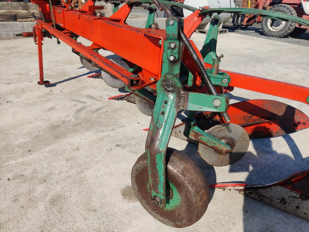 Kverneland AB8 sarka-aura 4-siipinen - Плуг: фото 4 Kverneland AB8 sarka-aura 4-siipinen - Плуг: фото 4