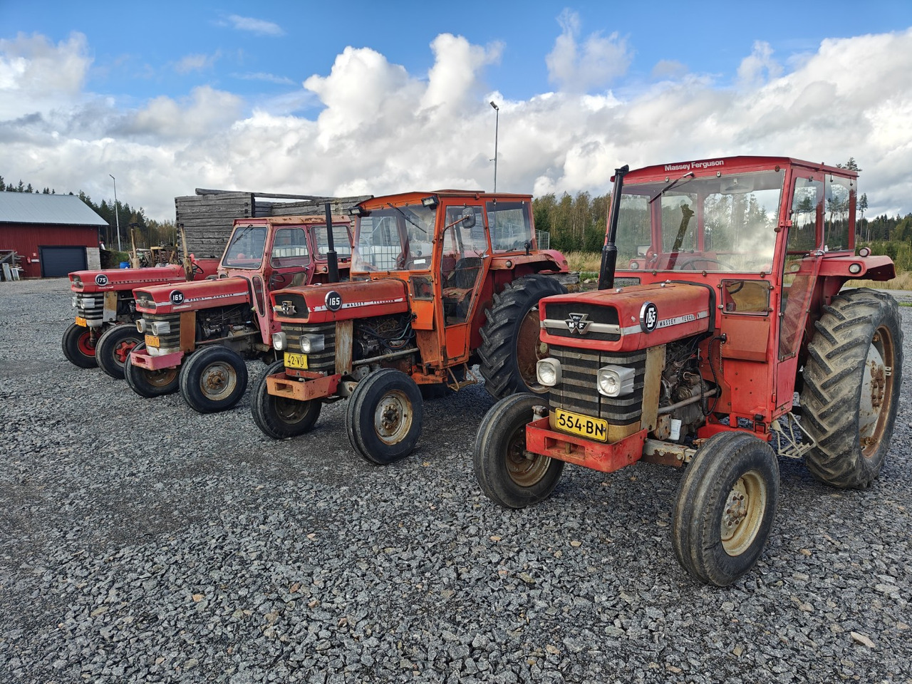 MASSEY FERGUSON 165, 165S ja 175 traktoreita 4 kpl / 4pcs - Трактор: фото 2 MASSEY FERGUSON 165, 165S ja 175 traktoreita 4 kpl / 4pcs - Трактор: фото 2