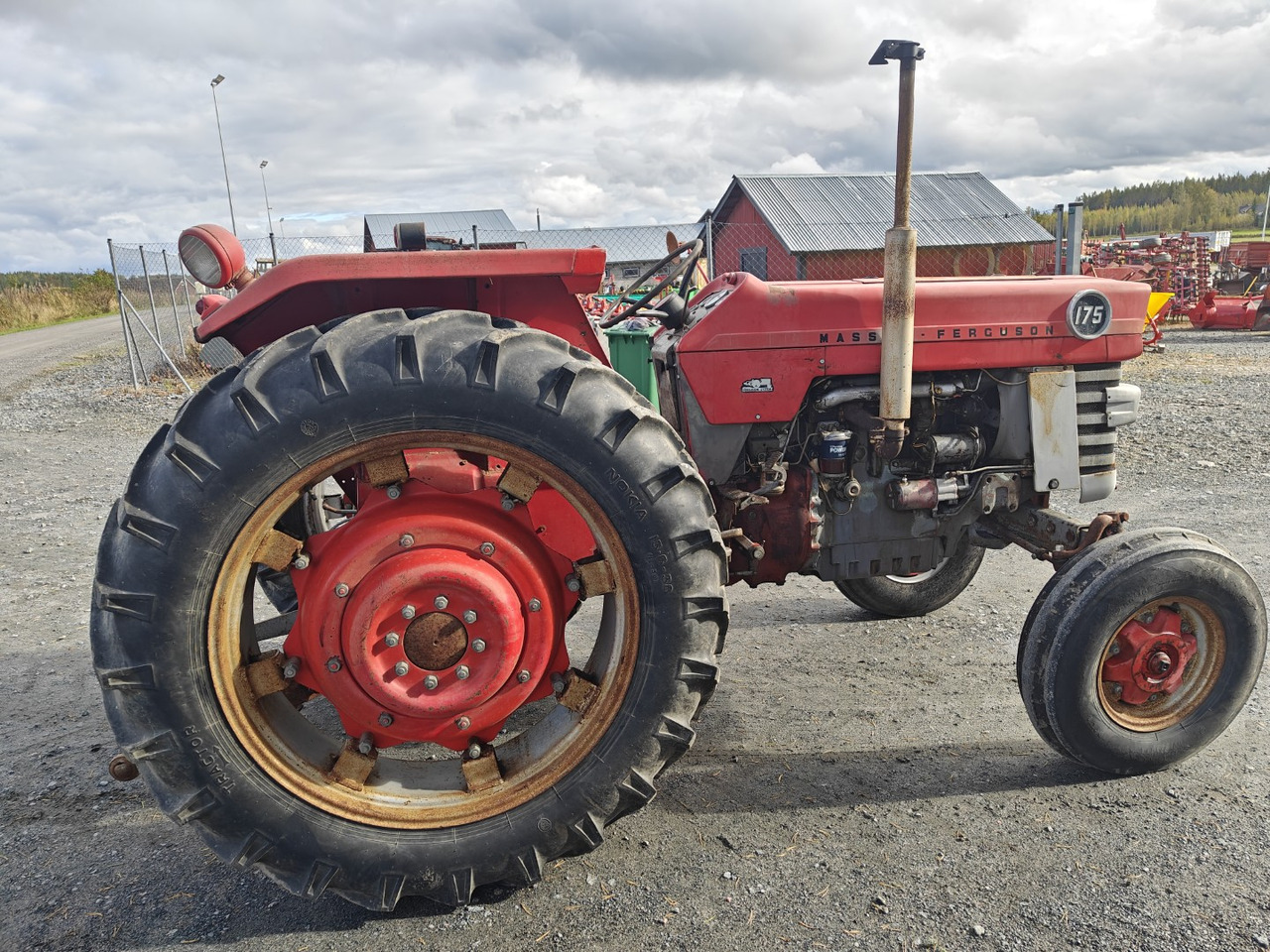 Massey Ferguson 175 Multi Power Avomalli, katso video! - Трактор: фото 4 Massey Ferguson 175 Multi Power Avomalli, katso video! - Трактор: фото 4