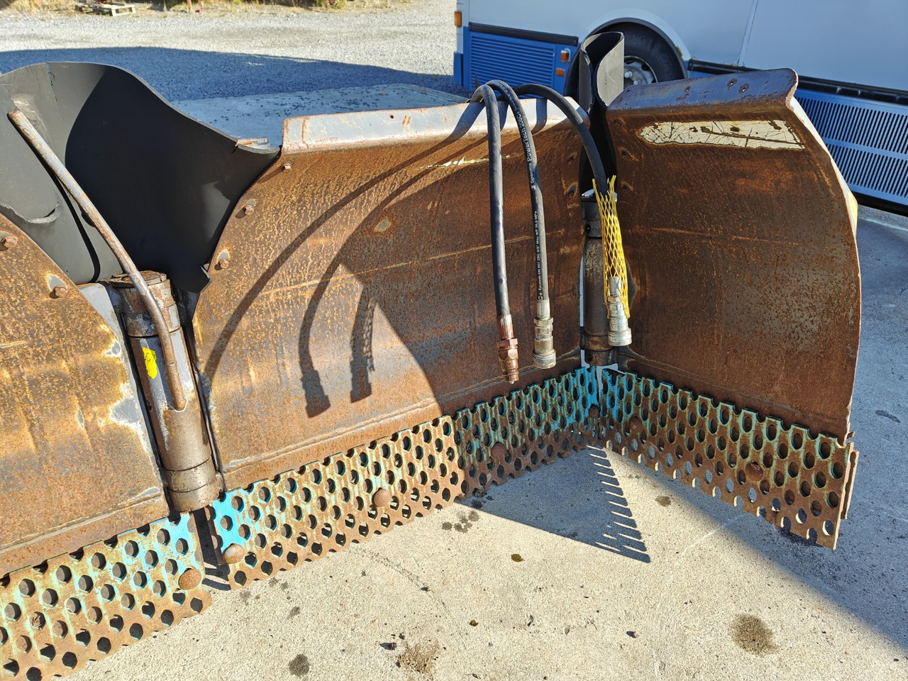 Pome U-aura 320cm - Отвал для снега для Коммунальной и специальной техники: фото 5 Pome U-aura 320cm - Отвал для снега для Коммунальной и специальной техники: фото 5