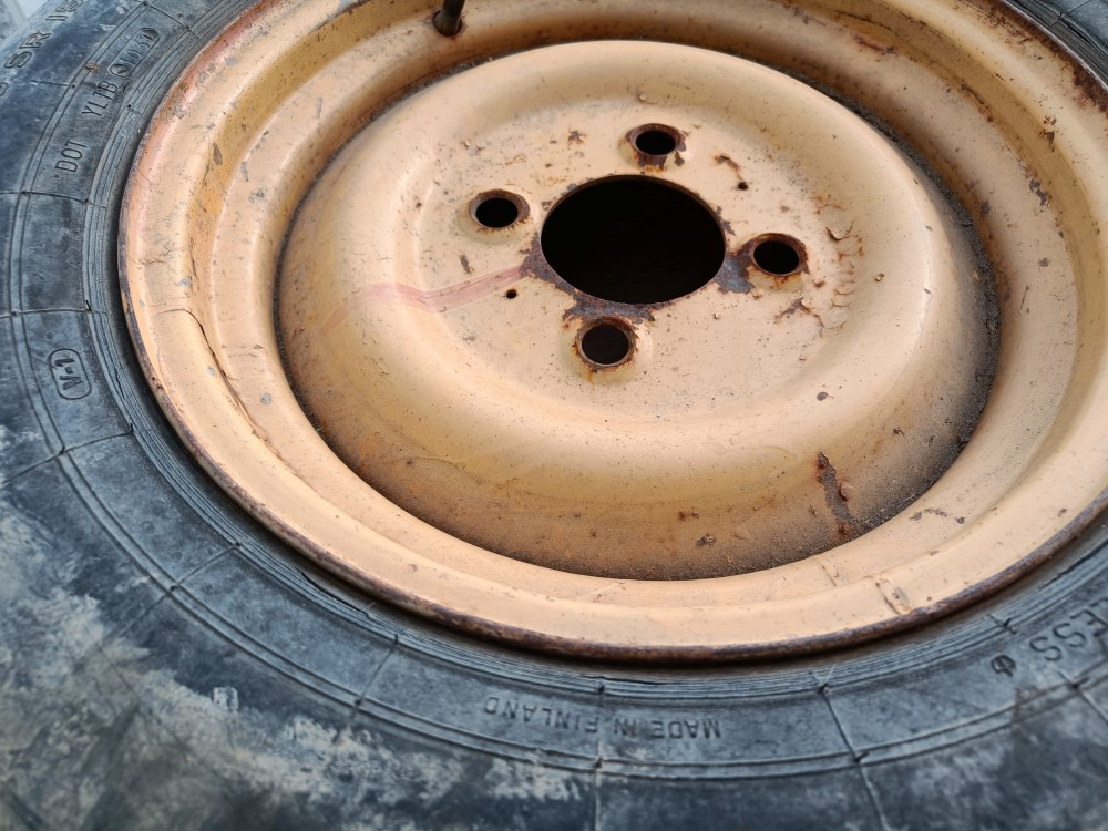 Renkaat 165SR15 vanteilla 2 kpl Heywang paalaimesta - Колесо для Пресс-подборщиков тюковых: фото 2 Renkaat 165SR15 vanteilla 2 kpl Heywang paalaimesta - Колесо для Пресс-подборщиков тюковых: фото 2